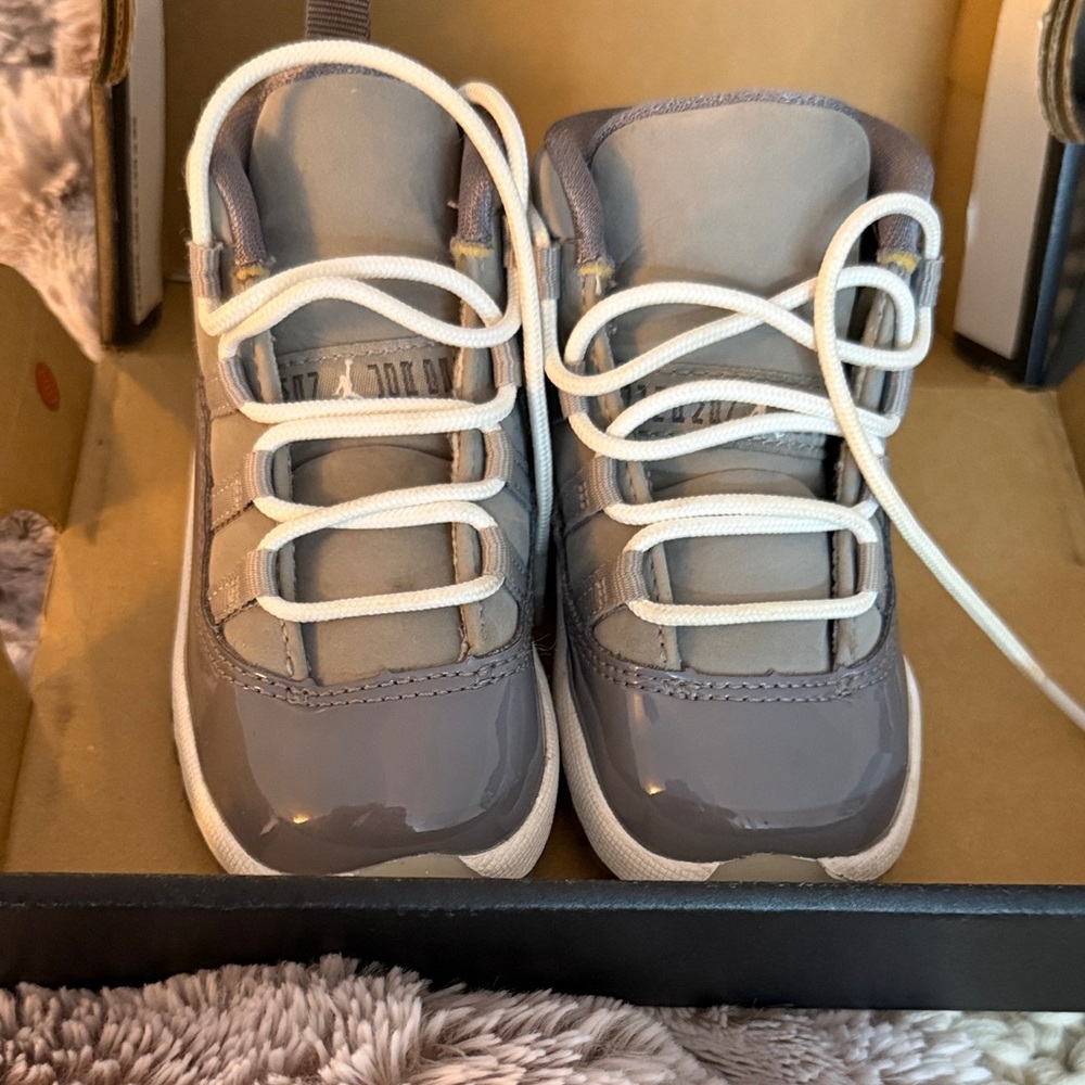 Jordan 11 Retro RARE* Size 6C Barely Worn- Grey, White, Patent 
2021 Cool Grey